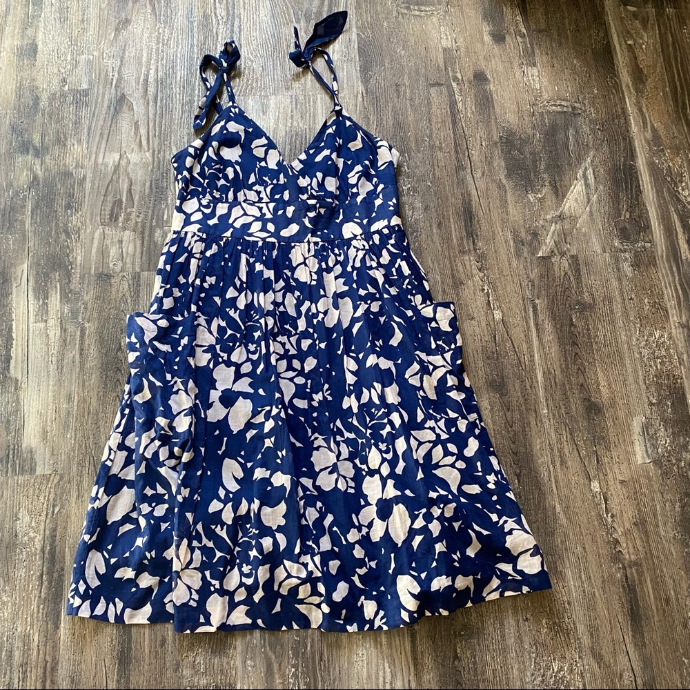 Cute light lined dress with pockets EUC